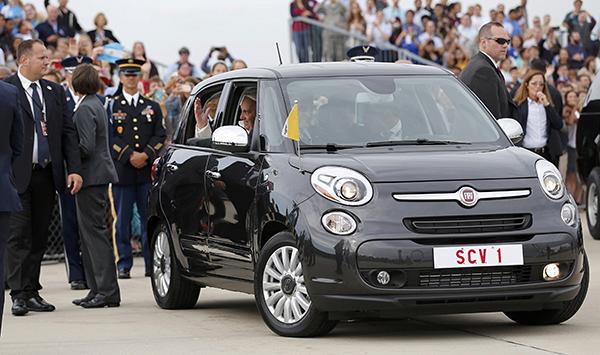 600x355 2309 papamobiles francis fiat 500