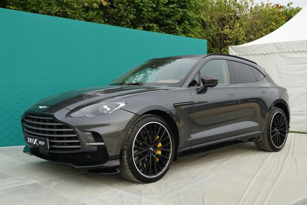 Aston Martin DBX 707