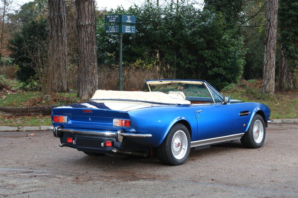Aston Martin V8 1