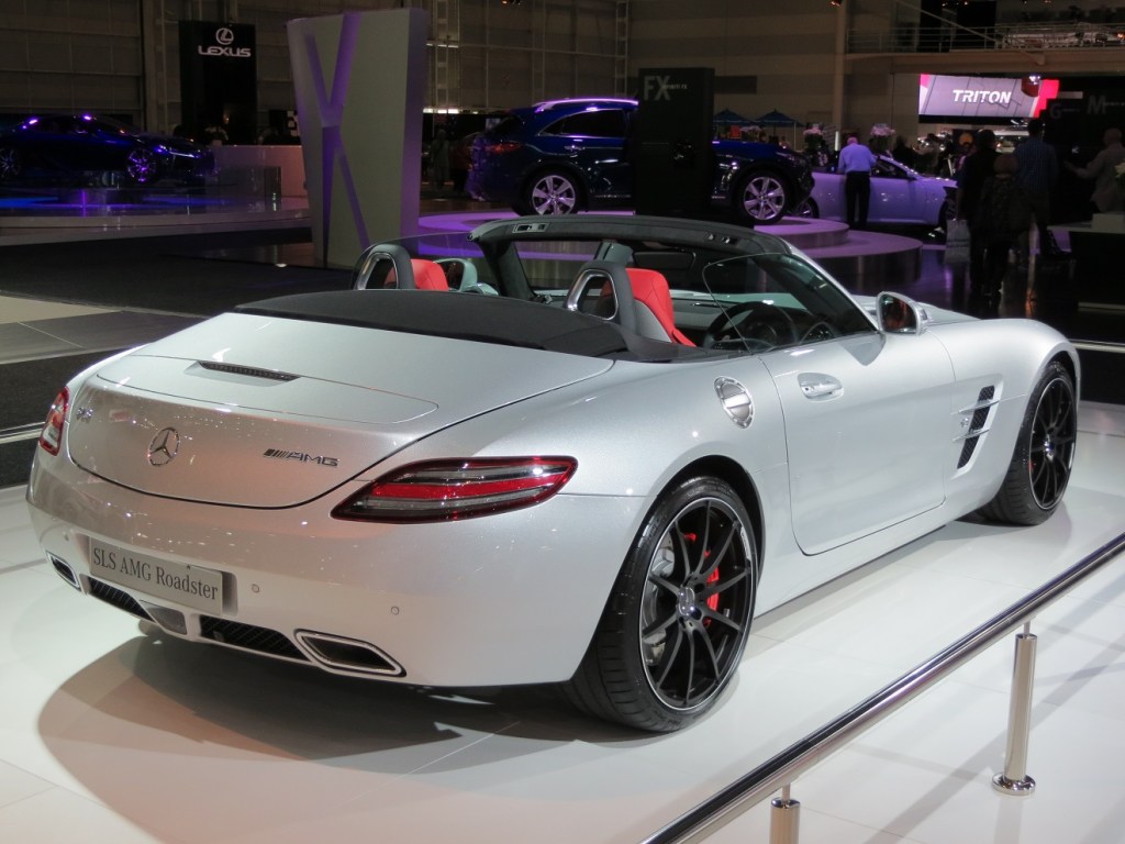 Mercedes Benz SLS AMG 2