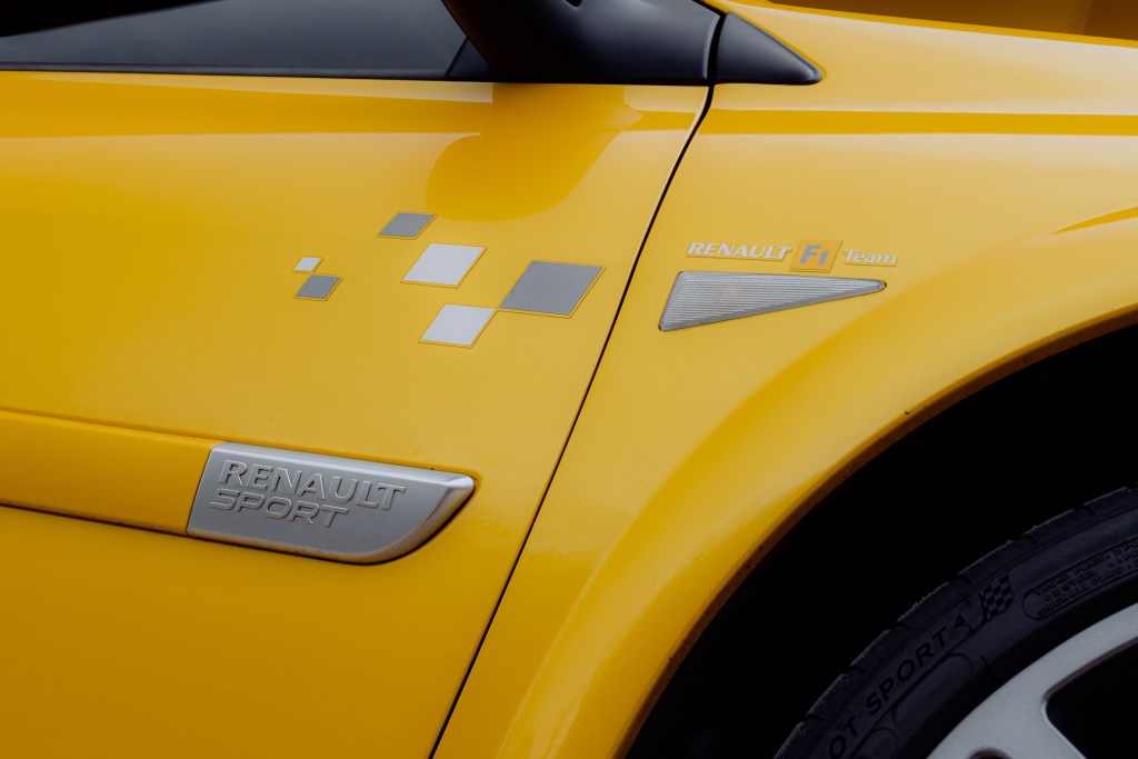 renault megane rs f1 team r26 45